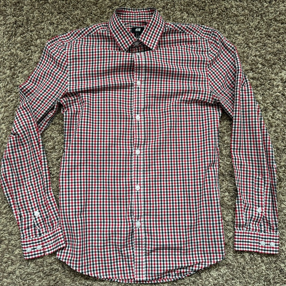 Men’s H&M Slim Fit Button Down Casual or Dress Shirt - Small, Checkered Red